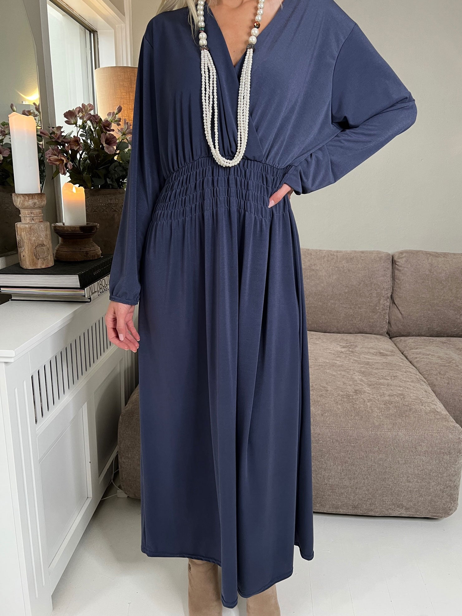 Pams Long Sleeve - Lang elastisk plus size kjole i krølfrit stof